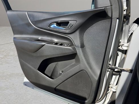 Used 2020 Chevrolet Equinox LT w/ Driver Convenience Package image 17