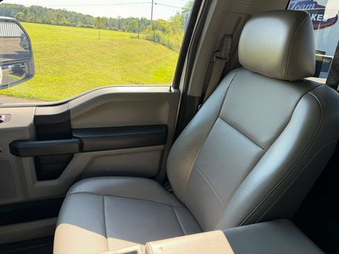Used 2017 Ford F250 XL w/ Power Equipment Group AWD/4WD image 38