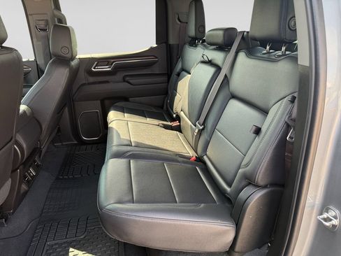 Used 2023 GMC Sierra 1500 SLT AWD/4WD image 33