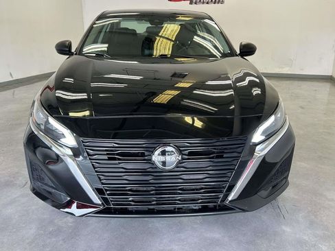 Used 2024 Nissan Altima 2.5 SV FWD image 8