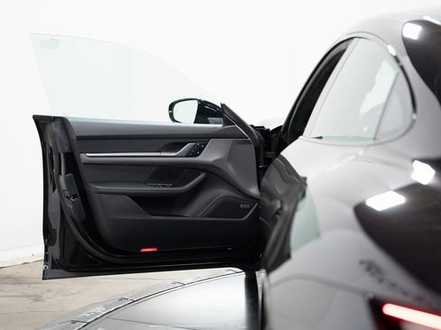 Used 2024 Porsche Taycan 4S image 18
