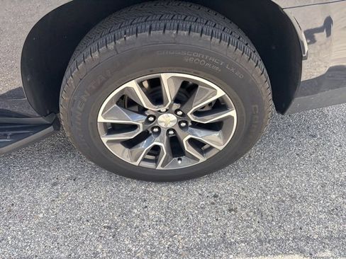 Used 2021 Chevrolet Suburban LS image 3