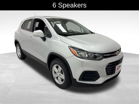 Used 2022 Chevrolet Trax LS w/ Tint and Cruise Package image 8