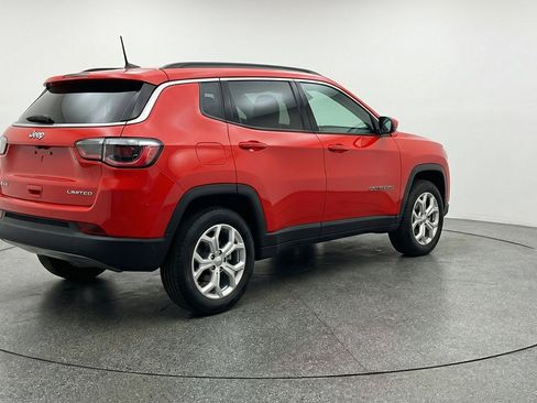 Used 2025 Jeep Compass Latitude AWD/4WD image 9