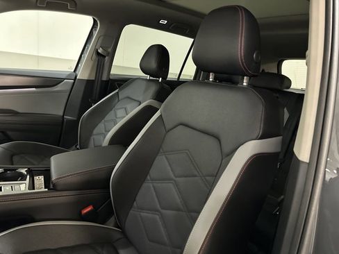 New 2026 Volkswagen Atlas Peak Edition AWD/4WD image 14