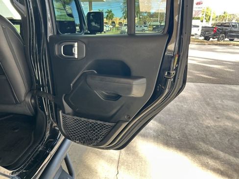 Used 2023 Jeep Gladiator Sport image 33