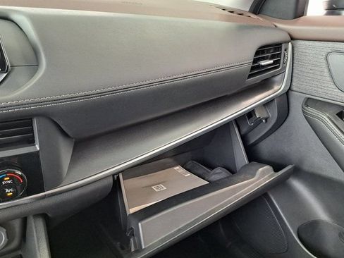 Used 2023 Nissan Rogue SV FWD image 18