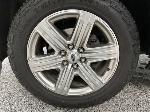 Used 2019 Ford Expedition Max XLT w/ Equipment Group 202A AWD/4WD image 17