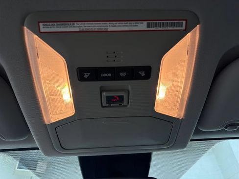 Used 2020 Toyota RAV4 LE FWD image 25