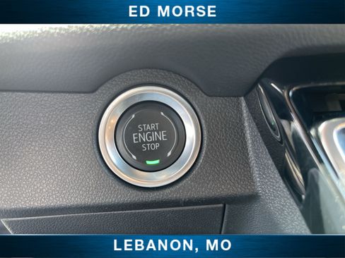 Used 2025 Chevrolet Traverse LT FWD image 17