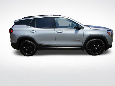 Used 2024 GMC Terrain AT4 AWD/4WD image 9