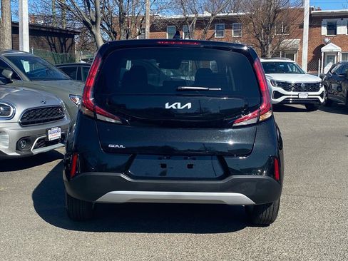 Used 2025 Kia Soul LX image 4