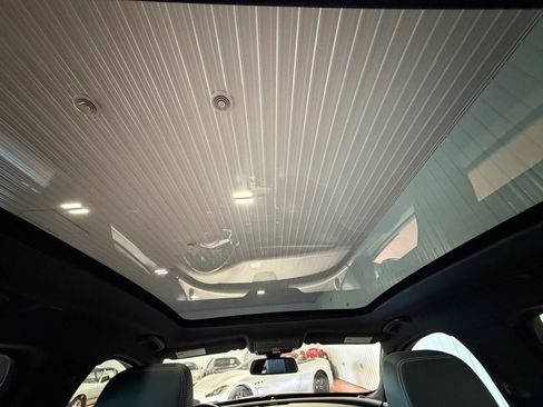 Used 2018 Jaguar XF S image 33