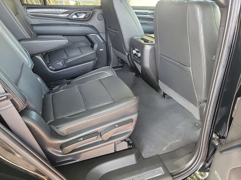 Used 2022 GMC Yukon Denali w/ Denali Premium Package RWD image 14