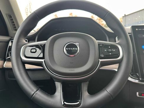 Certified 2025 Volvo XC90 B6 Plus image 25