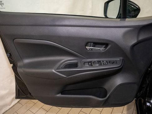 Used 2023 Nissan Versa SV image 10