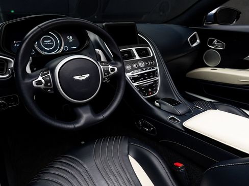 Used 2021 Aston Martin DB11 Volante RWD image 2