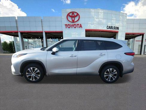 Certified 2023 Toyota Highlander XLE image 7