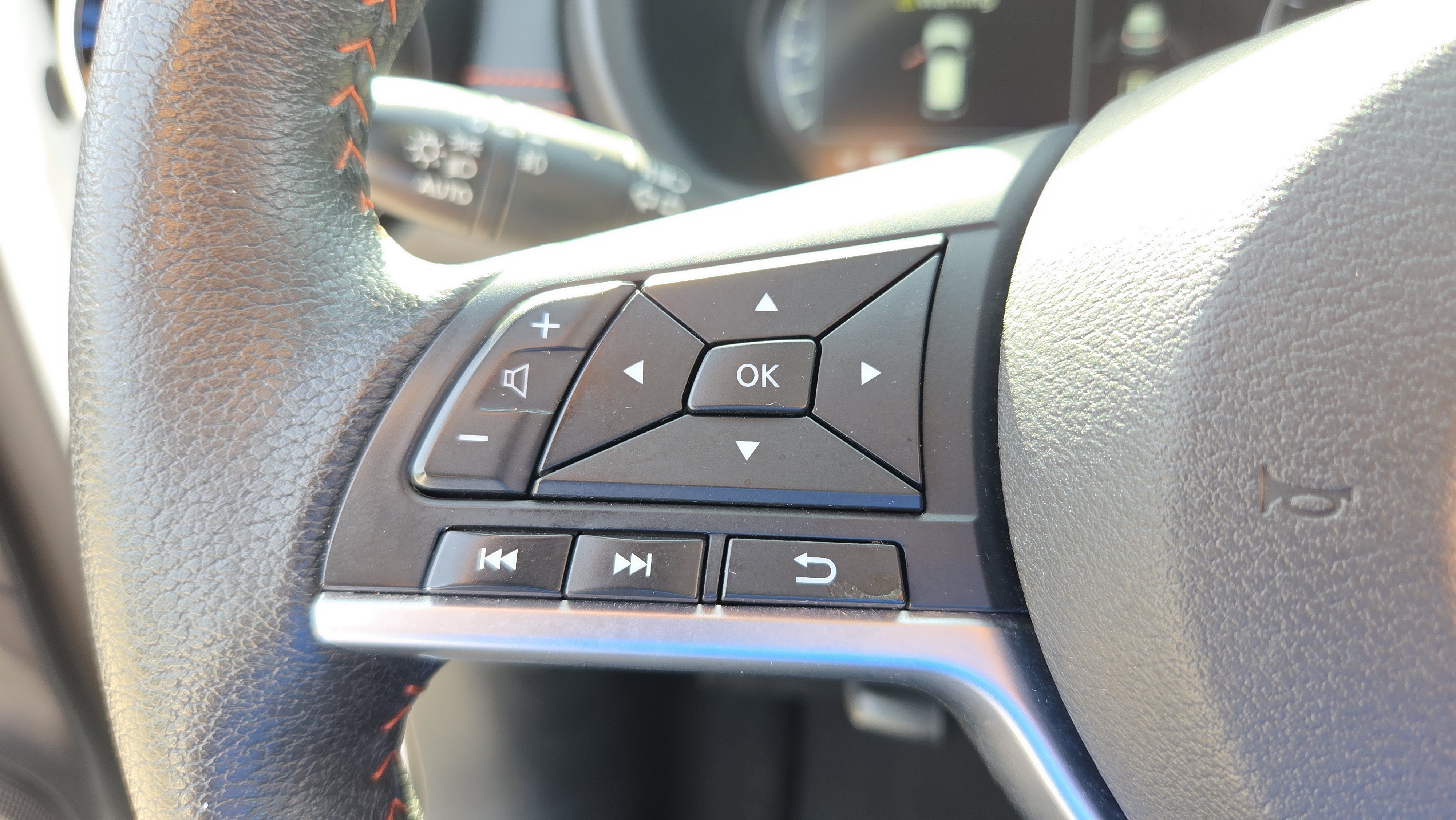 Used 2024 Nissan Kicks SR FWD image 24