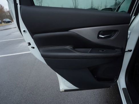 Used 2024 Nissan Murano SV w/ SV Midnight Edition Package image 16