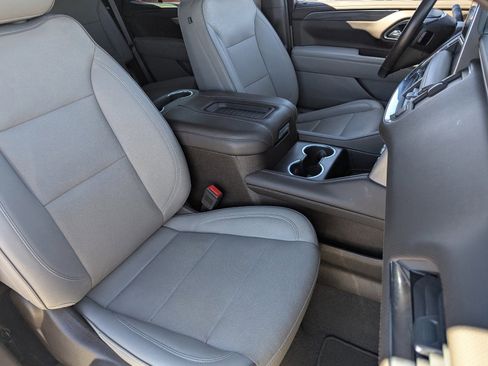 Used 2023 GMC Yukon SLT image 11