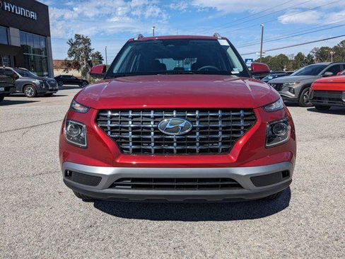 Certified 2025 Hyundai Venue SEL image 8