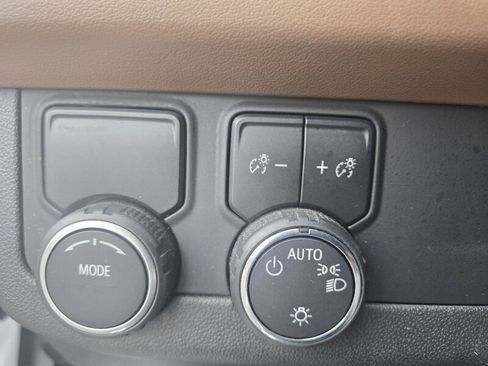 Used 2022 Chevrolet Tahoe High Country RWD image 15