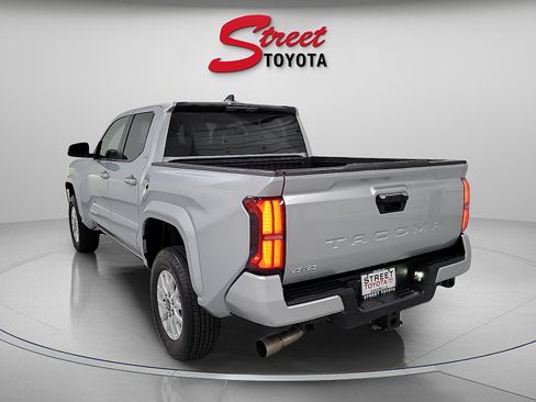Certified 2025 Toyota Tacoma SR5 AWD/4WD image 2