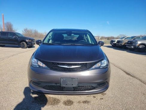 Used 2023 Chrysler Voyager LX image 20