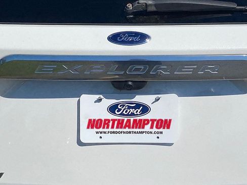 Used 2023 Ford Explorer Platinum w/ Technology Package AWD/4WD image 10