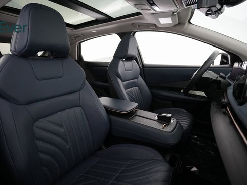 Used 2023 Nissan Ariya image 8