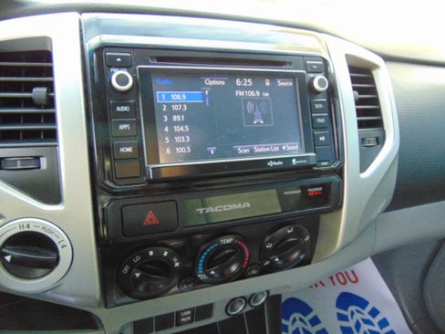 Used 2015 Toyota Tacoma 4x4 Double Cab w/ SR5 Package image 9