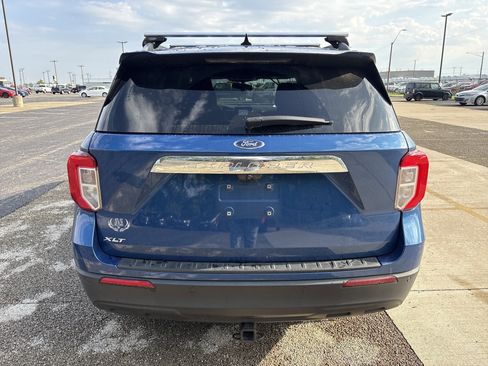 Used 2021 Ford Explorer XLT RWD image 2