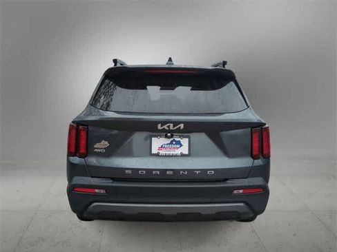 Used 2022 Kia Sorento S image 7