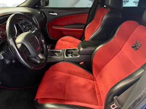 Used 2019 Dodge Charger Scat Pack w/ Technology Group RWD image 17