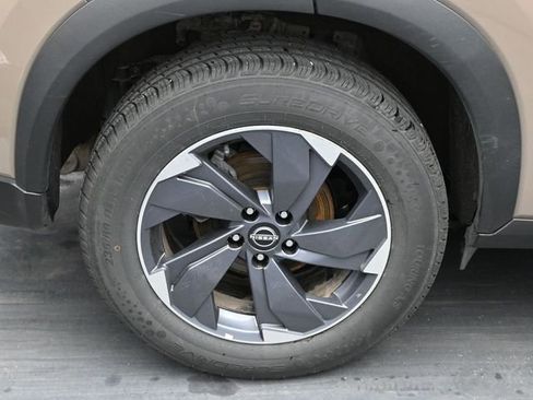 Used 2025 Nissan Rogue SV image 38