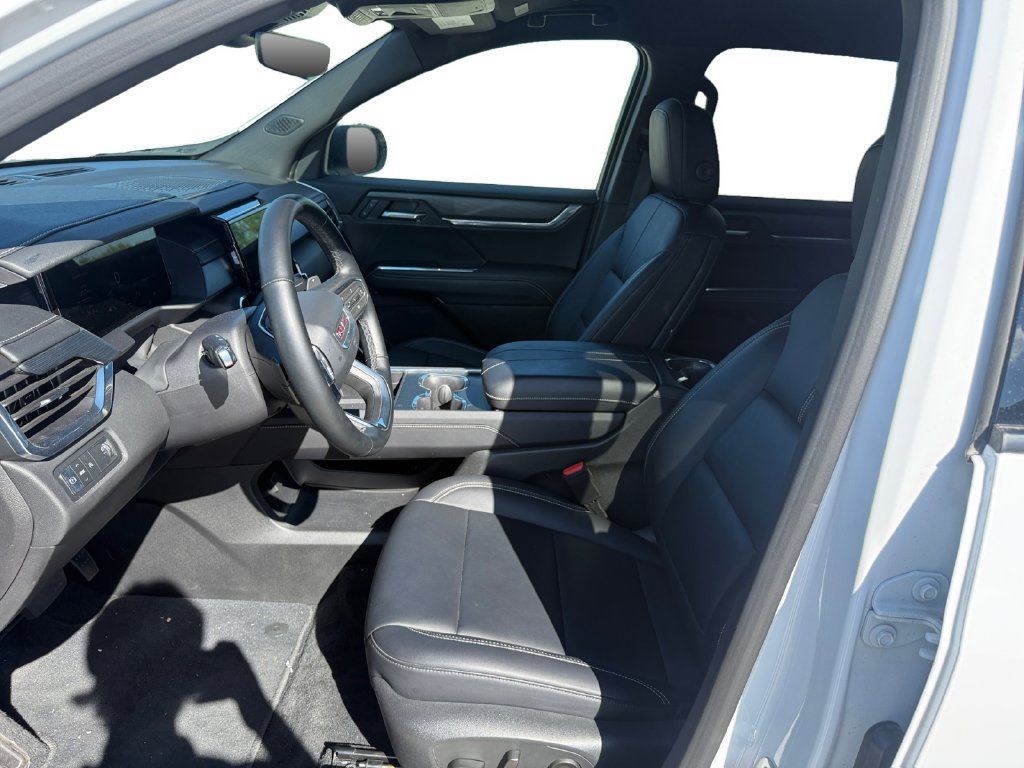 Used 2026 GMC Acadia Elevation w/ Elevation Premium Package FWD image 10