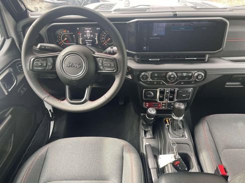 Used 2024 Jeep Wrangler Unlimited Rubicon image 13