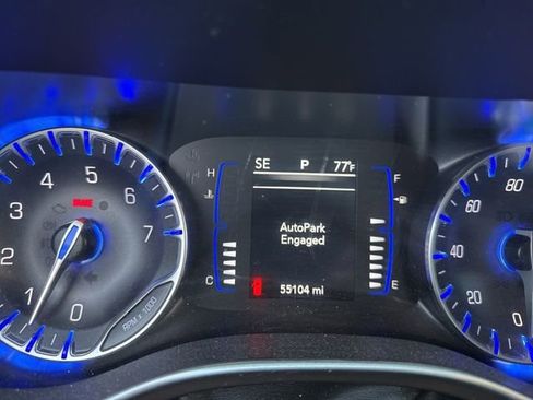 Used 2019 Chrysler Pacifica Touring-L image 1