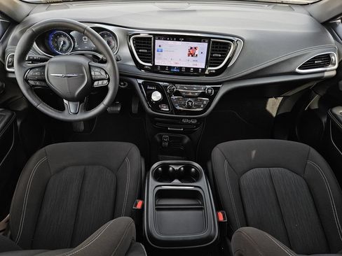 Used 2024 Chrysler Pacifica Touring FWD image 25