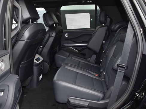 New 2026 Lincoln Navigator Reserve w/ Jet Appearance Package AWD/4WD image 11