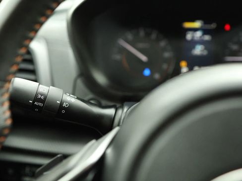 Used 2018 Subaru Crosstrek 2.0i Premium w/ Eyesight System image 24