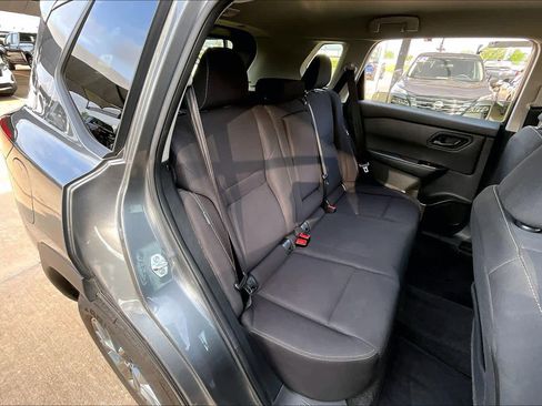 Used 2024 Nissan Rogue S FWD image 17