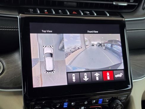 Used 2025 Jeep Grand Cherokee Limited w/ Luxury Tech Group II image 21