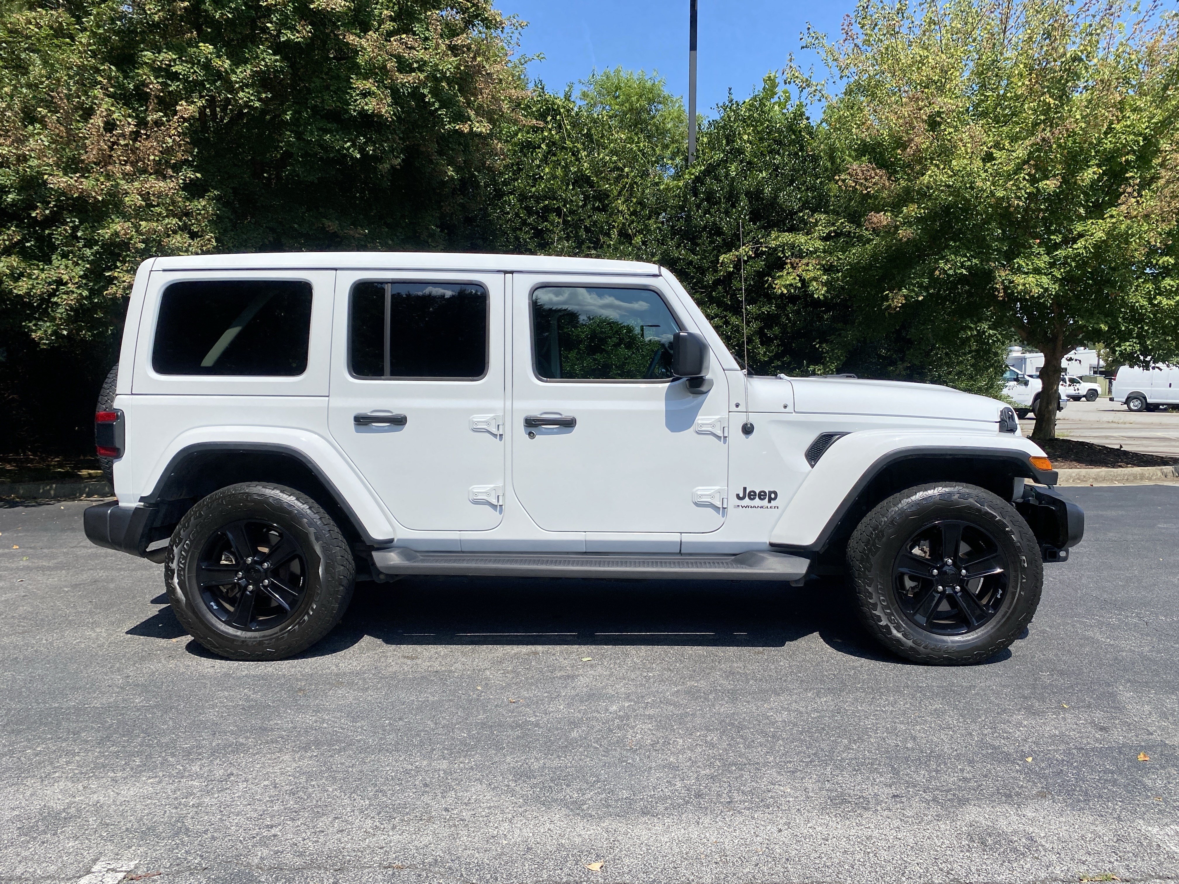 Used 2023 Jeep Wrangler Unlimited Sahara AWD/4WD image 10