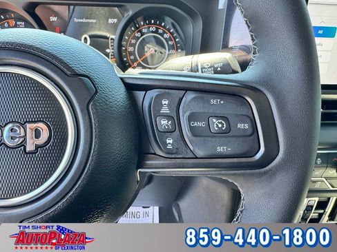 Used 2025 Jeep Gladiator Mojave w/ Convenience Group AWD/4WD image 23
