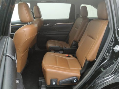 Used 2018 Toyota Highlander Limited image 18