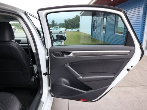 Used 2017 Volkswagen Passat 1.8T SE FWD image 20