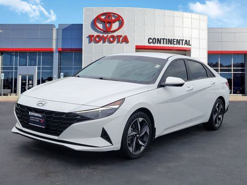 Used 2023 Hyundai Elantra SEL w/ Convenience Package FWD image 3
