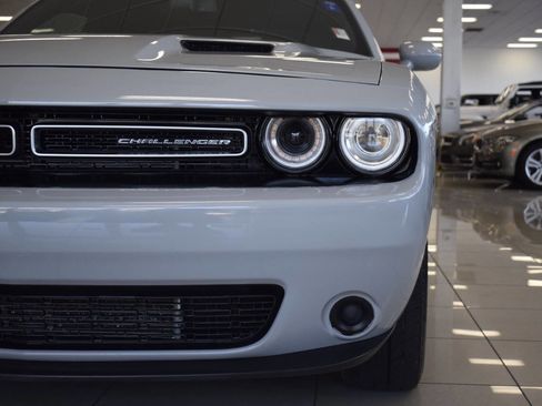Used 2021 Dodge Challenger SXT image 5